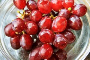 A close-up of red grapes in a glass bowl